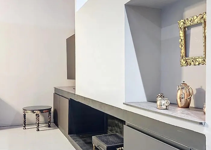 H&h Santa Paula Apartment