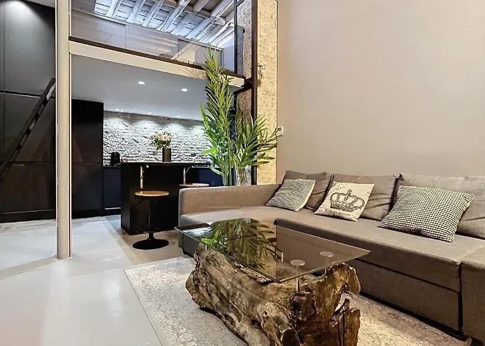 H&h Santa Paula Apartment